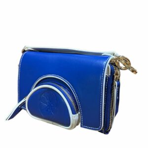 Mylène Majorelle Mikrofaser-Pochette.