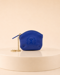 Lola Majorelle en microfibre- détail du sac Lyne Juline,, édition limitée Lyne Juline.
