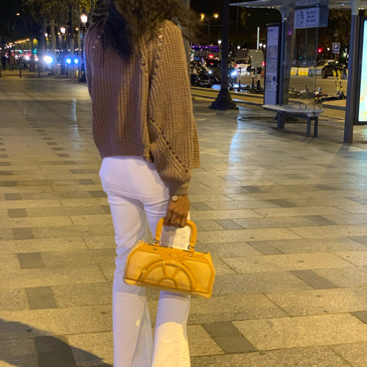 BESSIE AVEC NUE DES CHAMPS ELYSEE