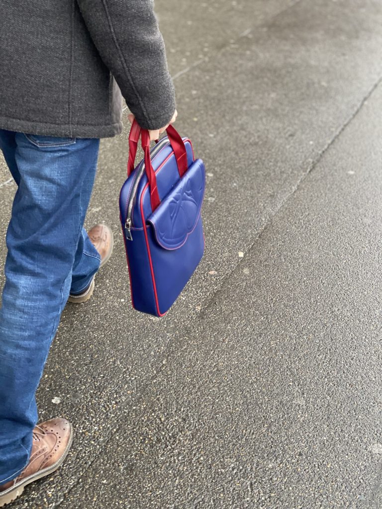 La sac à main pour homme, un accessoir aussi pratique que stylé!