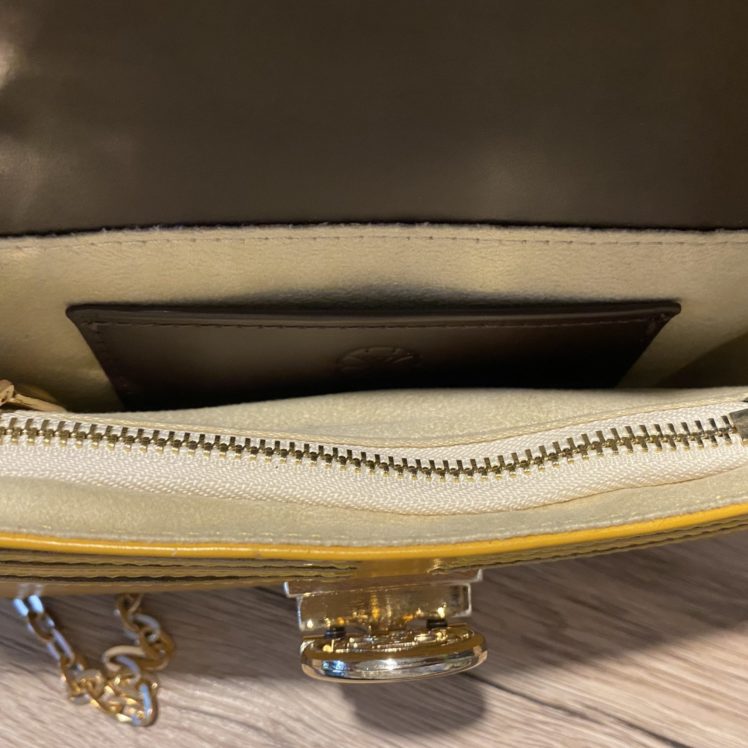 interieur mae tricolor