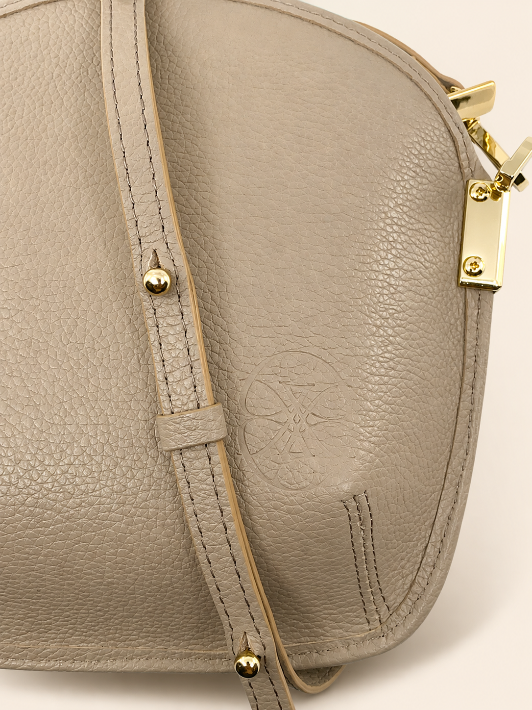 Mini Sarah li beige en cuir -details bandoulliere