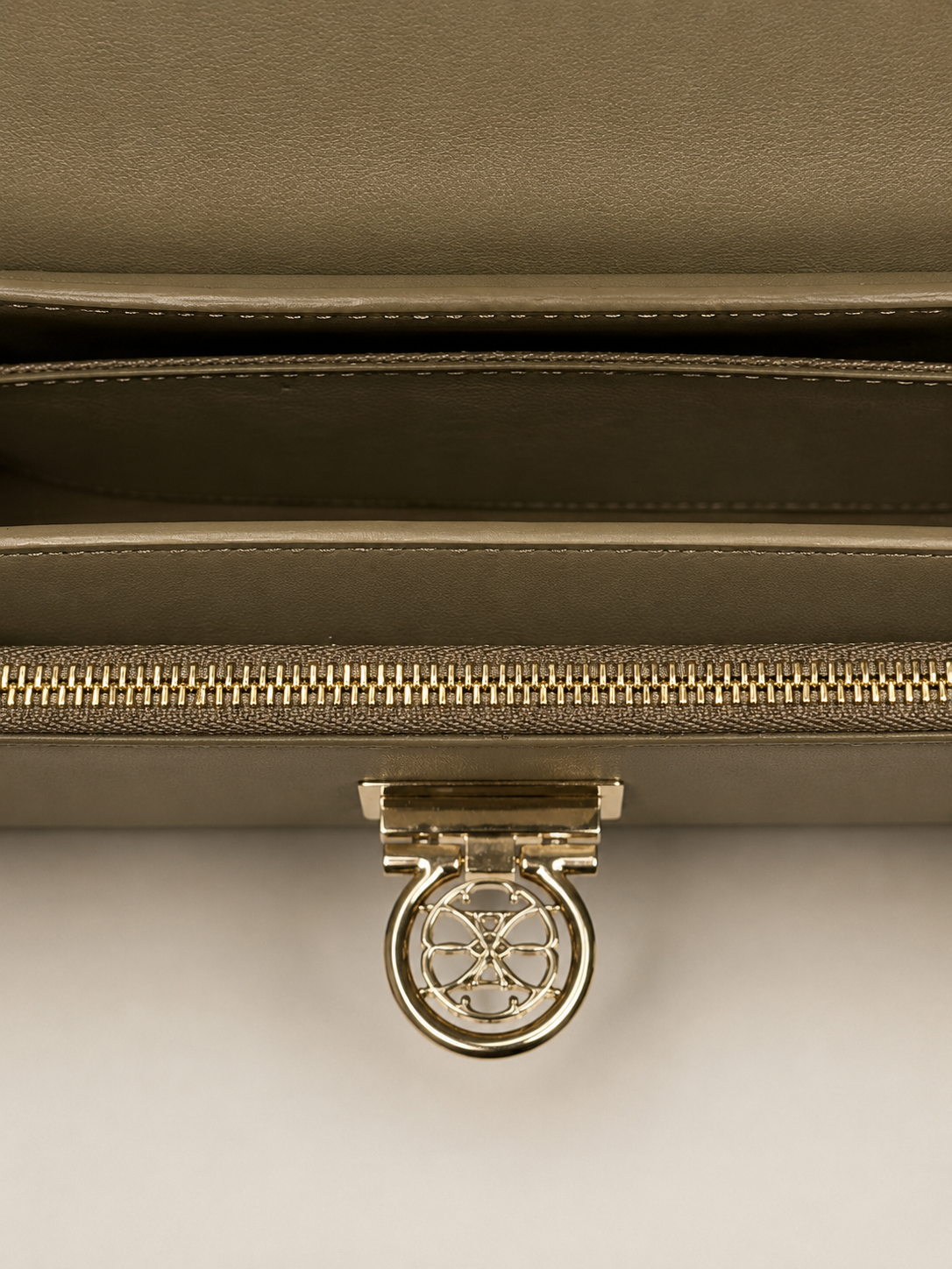 Sac Ophra Olive Nude en cuir lisse